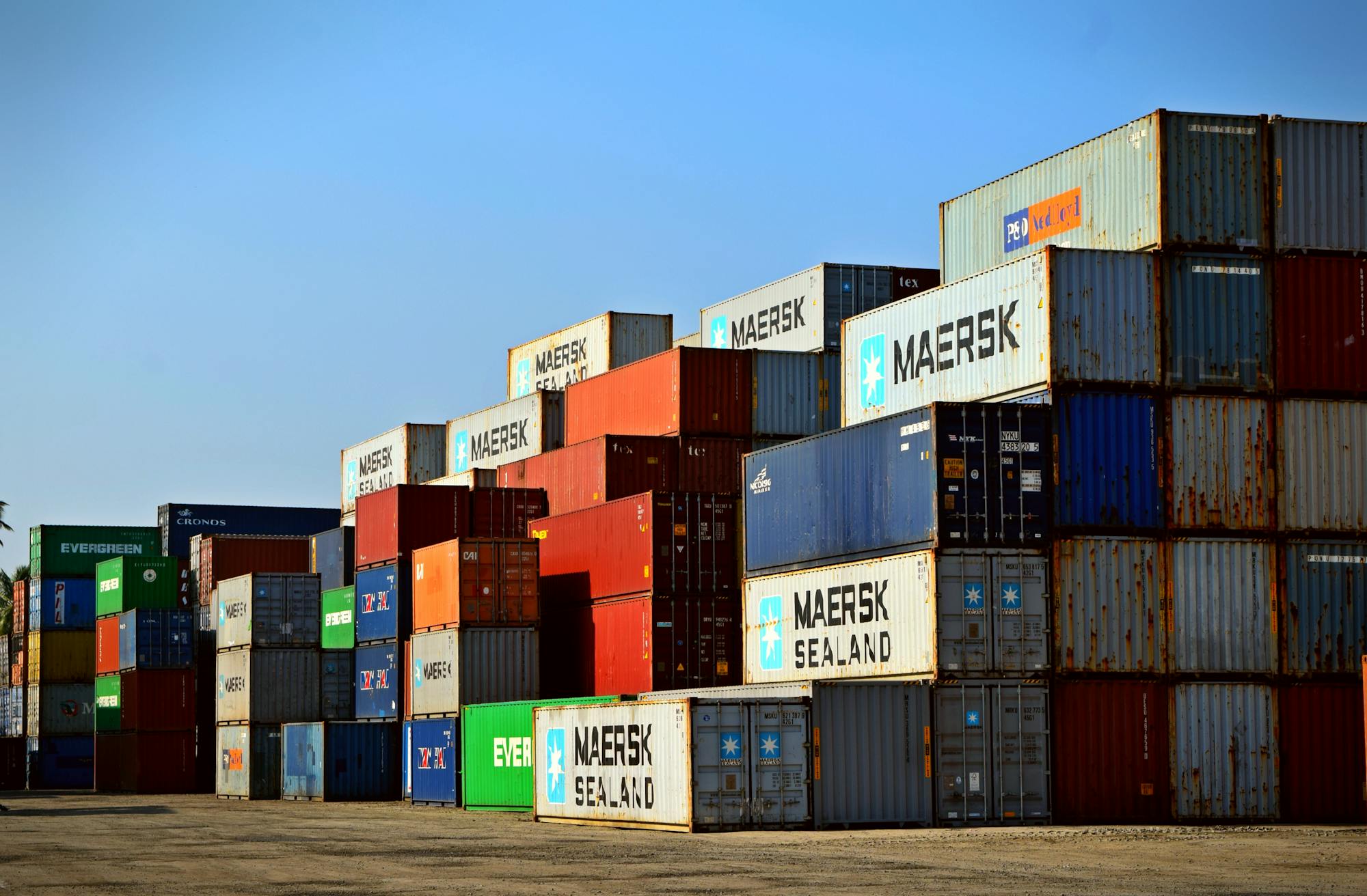 Conteneurs maritimes au port